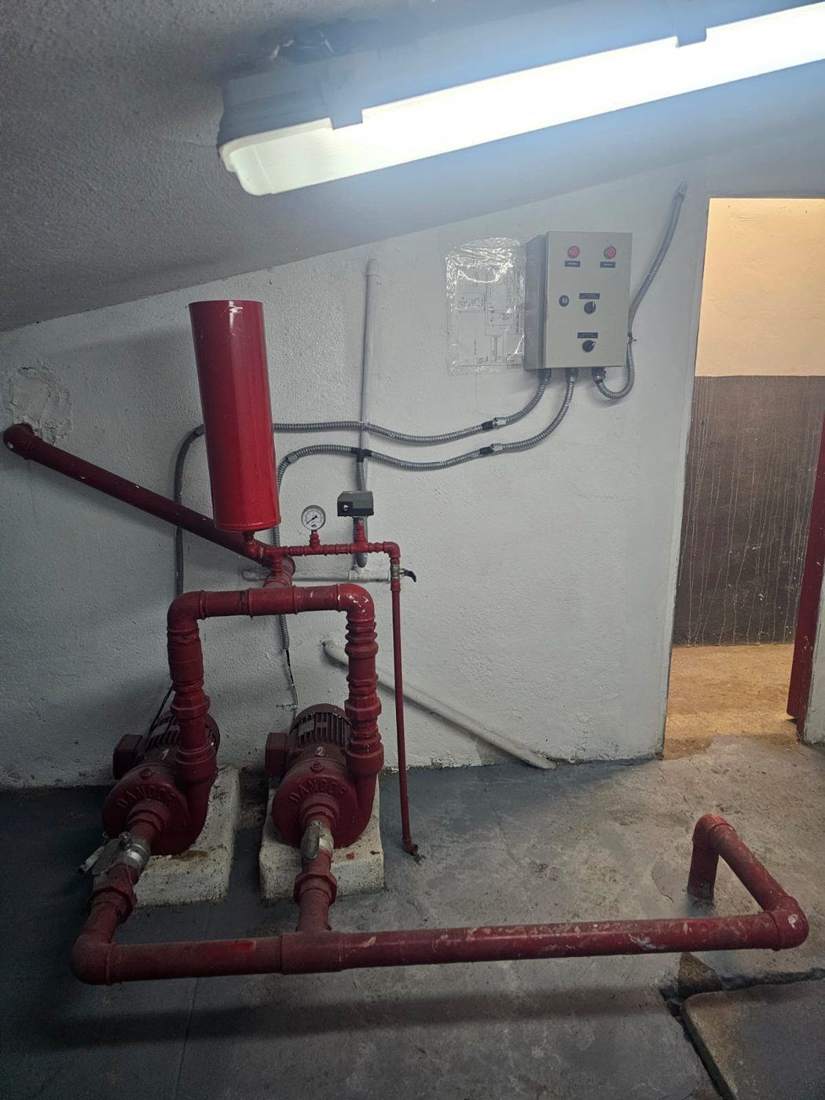 Casa de bombas antes do serviço, sistema inoperante